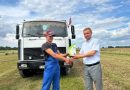 Три тысячи тонн зерна первым в Беларуси перевез молодой водитель из Клецкого района